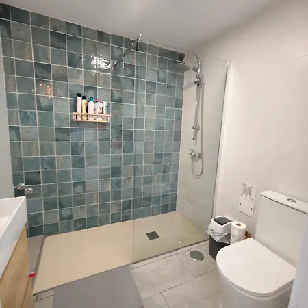 Сasa de vacaciones 2 Bedroom With Parking *