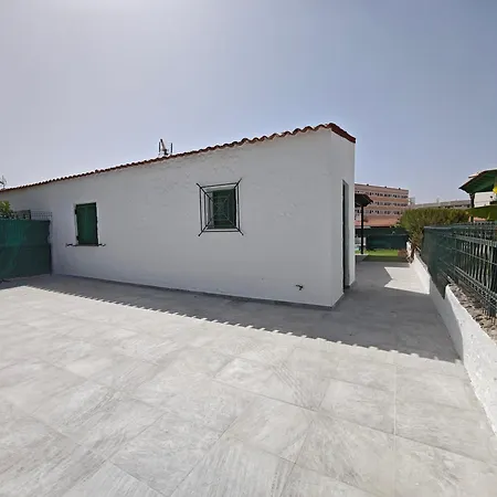 Сasa de vacaciones 2 Bedroom With Parking